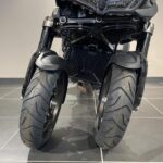 Yamaha Niken GT - front wheels ground level view